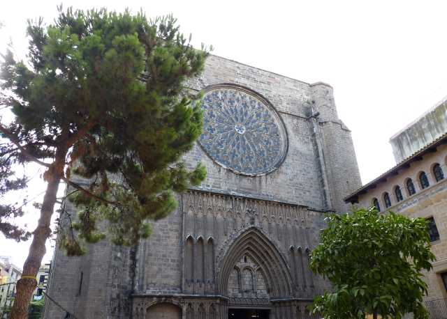 Фасад церкви Санта Мария дель Пи (Барселона, 2016 г.)