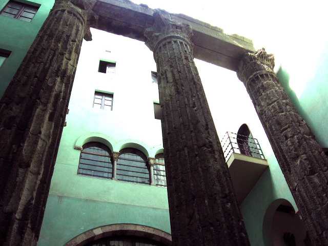 Колонны Храма Августа (Барселона, 2009 г.)